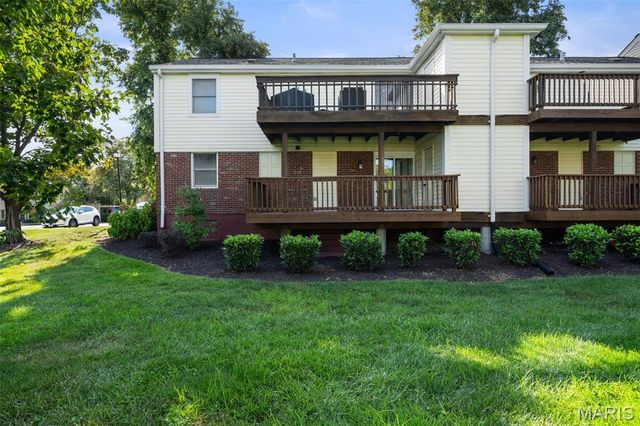 1719 Canary Cove, Brentwood, MO 63144
