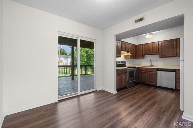 1719 Canary Cove, Brentwood, MO 63144