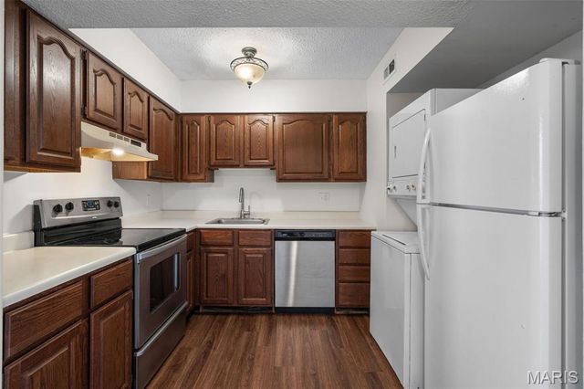 1719 Canary Cove, Brentwood, MO 63144