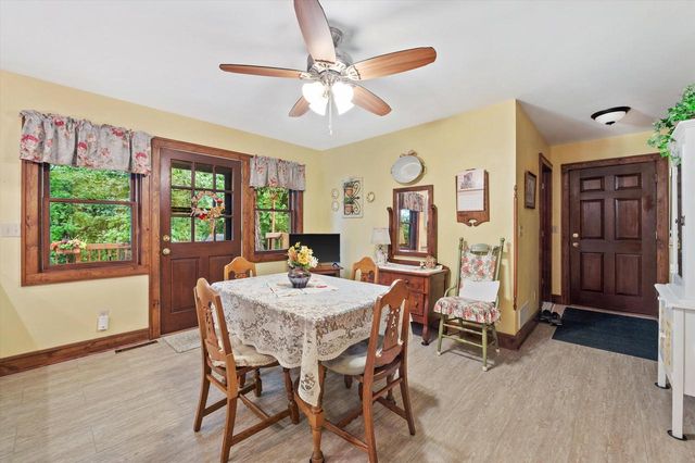 S86W30445 Stonegate DRIVE, Mukwonago, WI 53149