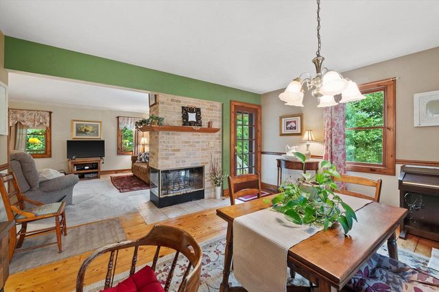 S86W30445 Stonegate DRIVE, Mukwonago, WI 53149