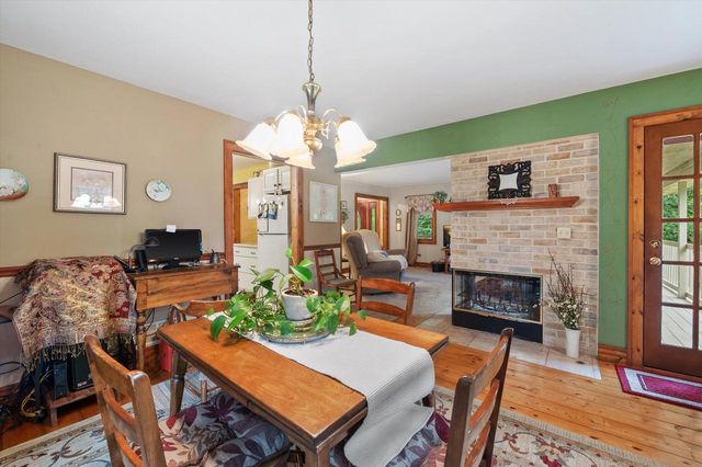 S86W30445 Stonegate DRIVE, Mukwonago, WI 53149