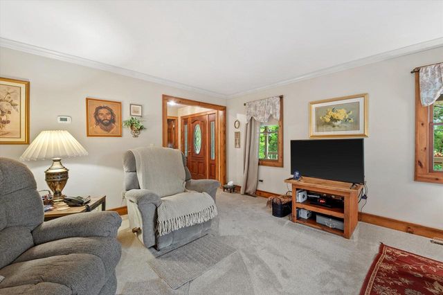 S86W30445 Stonegate DRIVE, Mukwonago, WI 53149