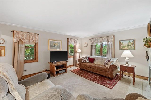 S86W30445 Stonegate DRIVE, Mukwonago, WI 53149