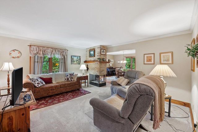 S86W30445 Stonegate DRIVE, Mukwonago, WI 53149