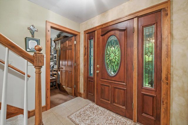 S86W30445 Stonegate DRIVE, Mukwonago, WI 53149