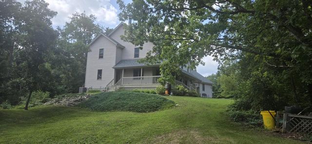 S86W30445 Stonegate DRIVE, Mukwonago, WI 53149