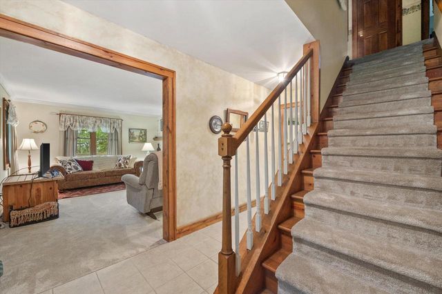 S86W30445 Stonegate DRIVE, Mukwonago, WI 53149