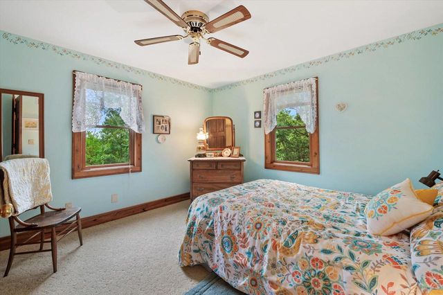 S86W30445 Stonegate DRIVE, Mukwonago, WI 53149