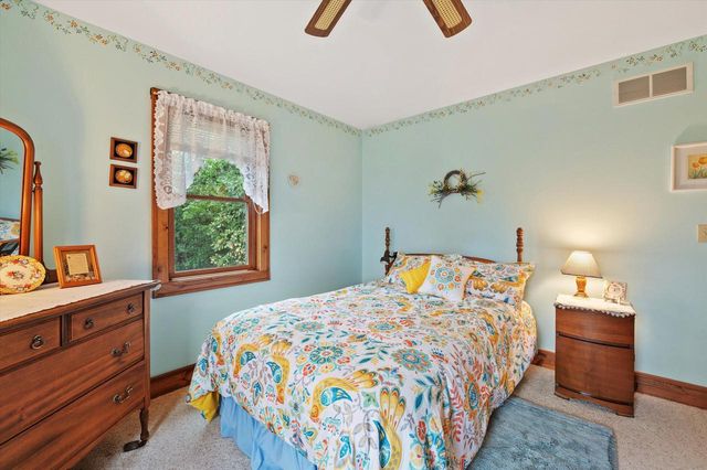 S86W30445 Stonegate DRIVE, Mukwonago, WI 53149