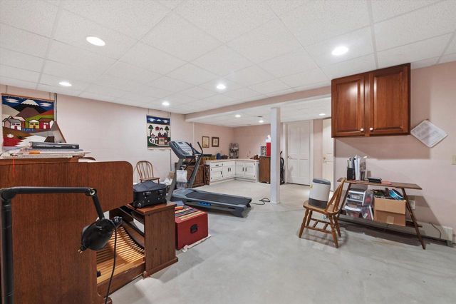 S86W30445 Stonegate DRIVE, Mukwonago, WI 53149