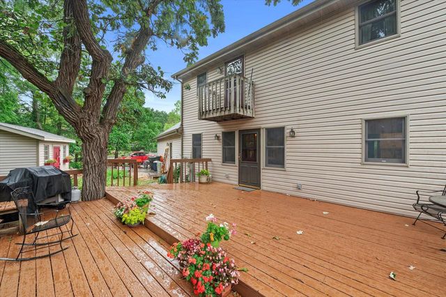 S86W30445 Stonegate DRIVE, Mukwonago, WI 53149