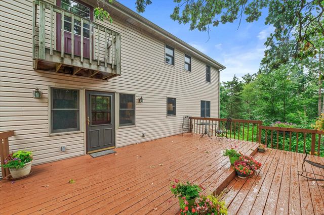 S86W30445 Stonegate DRIVE, Mukwonago, WI 53149