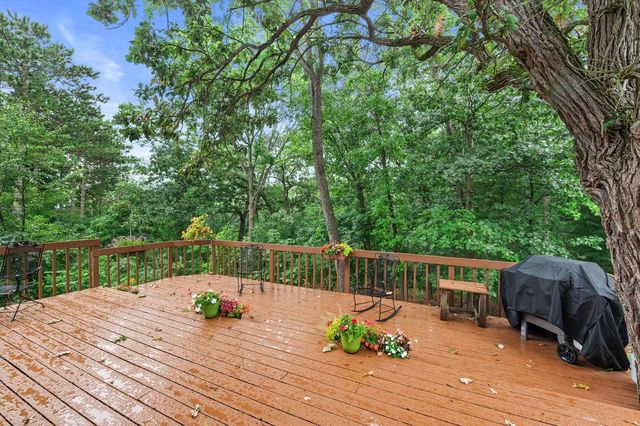 S86W30445 Stonegate DRIVE, Mukwonago, WI 53149