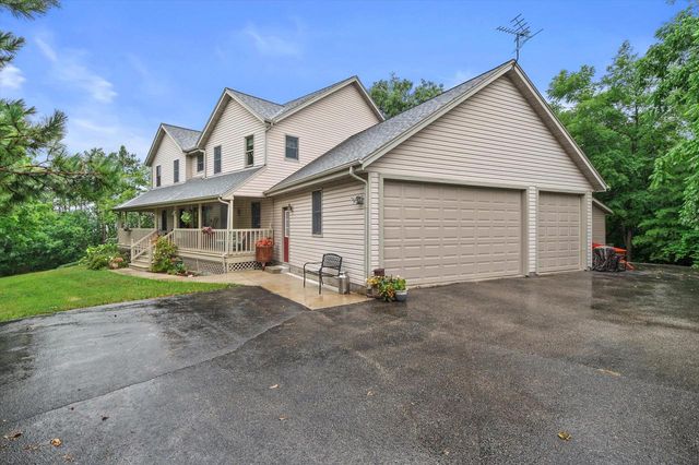 S86W30445 Stonegate DRIVE, Mukwonago, WI 53149