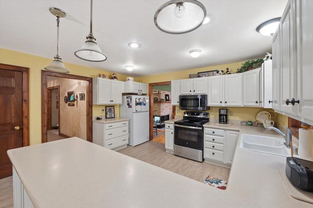 S86W30445 Stonegate DRIVE, Mukwonago, WI 53149