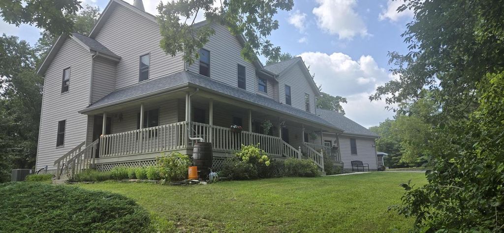 S86W30445 Stonegate DRIVE, Mukwonago, WI 53149