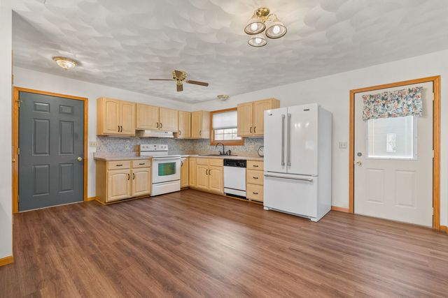 424 12th Avenue B, Erie, IL 61250