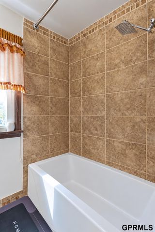 3320 N 58th Street, Omaha, NE 68104
