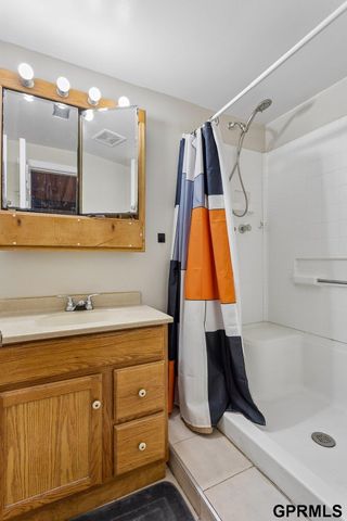 3320 N 58th Street, Omaha, NE 68104