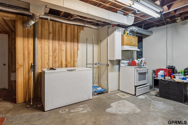 3320 N 58th Street, Omaha, NE 68104