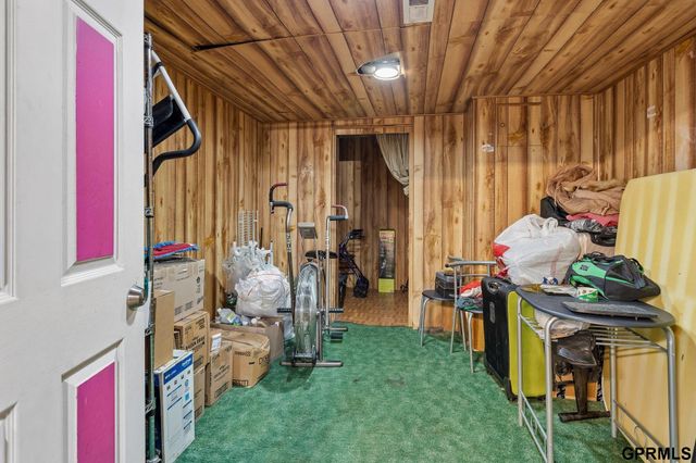3320 N 58th Street, Omaha, NE 68104