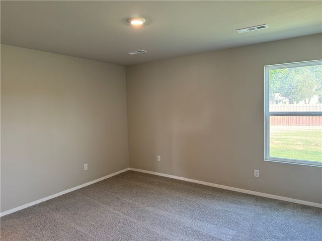 2613 S Silver Street, Siloam Springs, AR 72761