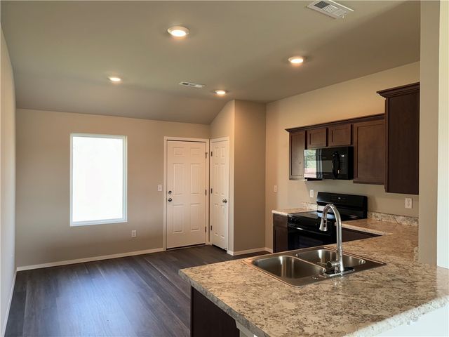 2613 S Silver Street, Siloam Springs, AR 72761