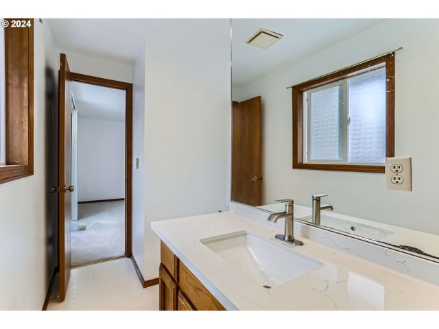 6518 Sw 35TH Ave, Portland, OR 97221