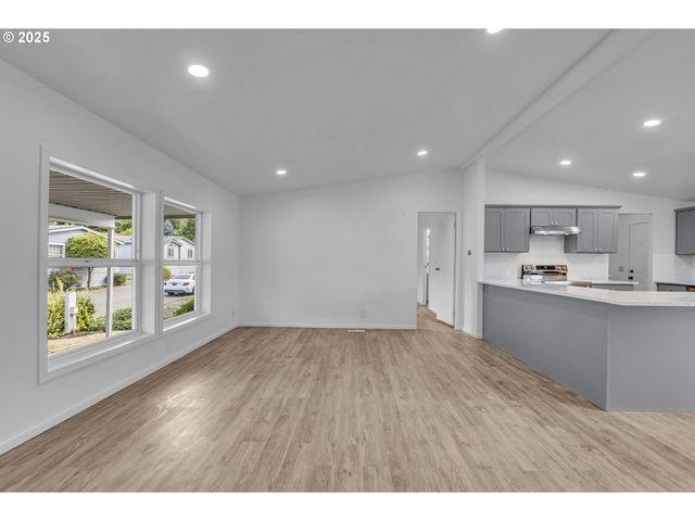 10400 Se COOK Ct 20, Milwaukie, OR 97222