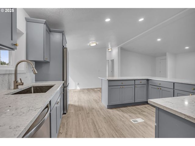 10400 Se COOK Ct 20, Milwaukie, OR 97222