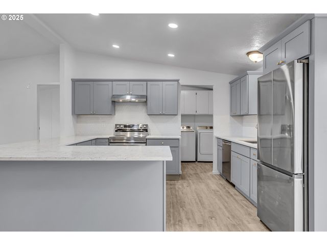 10400 Se COOK Ct 20, Milwaukie, OR 97222