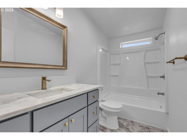 10400 Se COOK Ct 20, Milwaukie, OR 97222