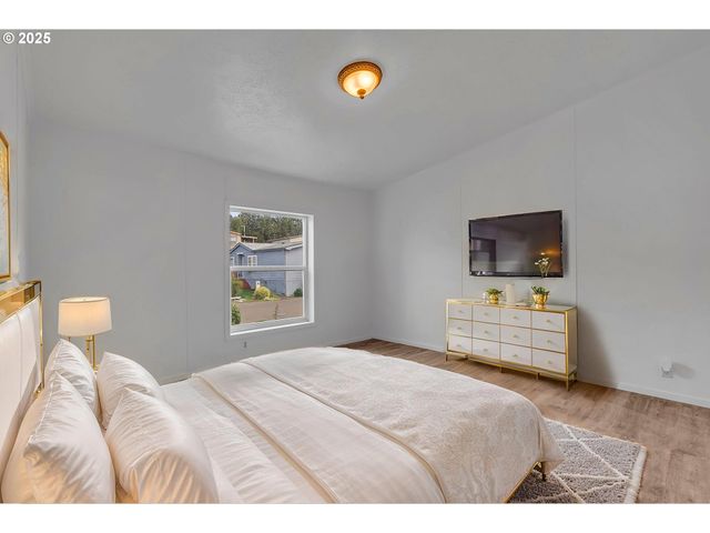 10400 Se COOK Ct 20, Milwaukie, OR 97222