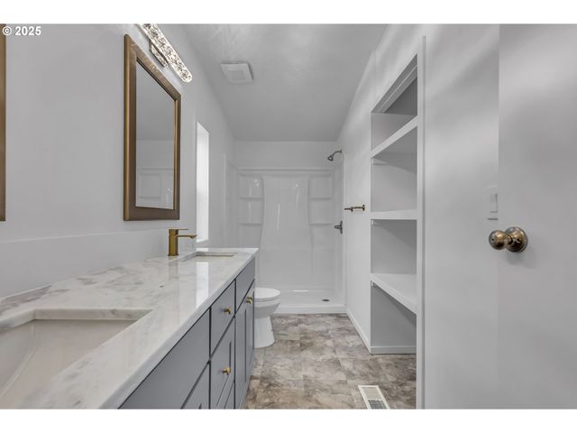 10400 Se COOK Ct 20, Milwaukie, OR 97222