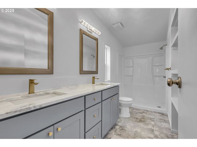 10400 Se COOK Ct 20, Milwaukie, OR 97222