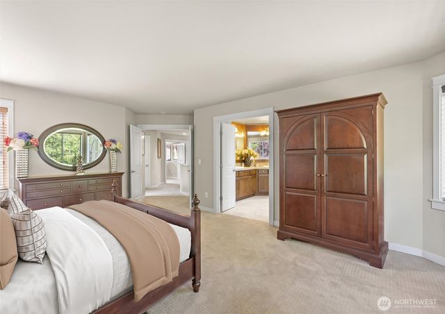 10082 240th Avenue NE, Redmond, WA 98053