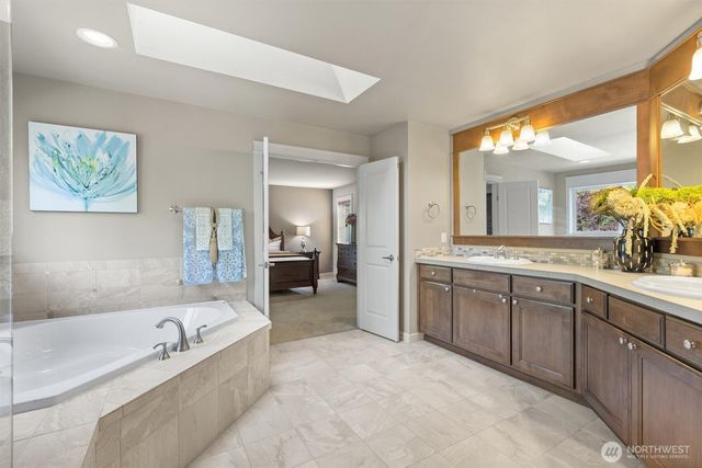 10082 240th Avenue NE, Redmond, WA 98053
