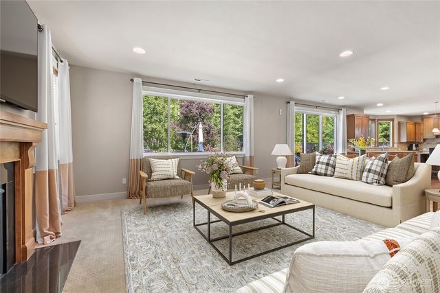 10082 240th Avenue NE, Redmond, WA 98053