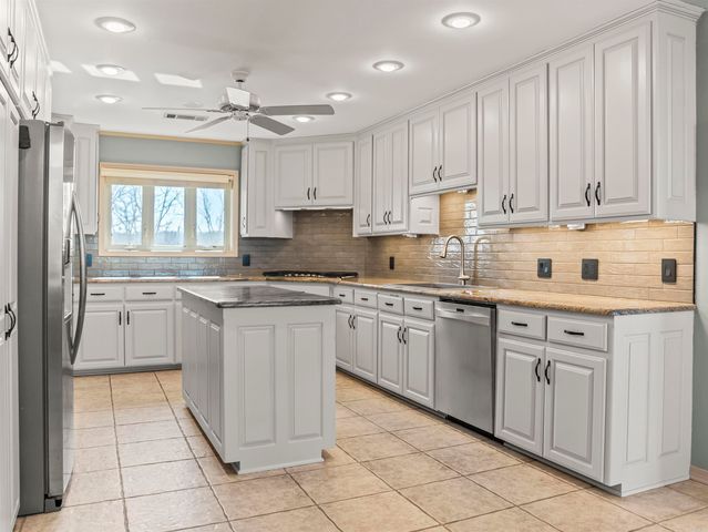 319 Whispering Hills Street, Hot Springs, AR 71901