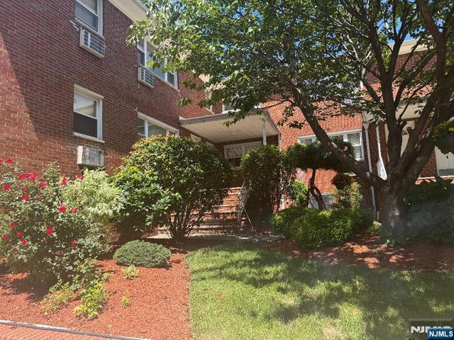 201 Oakdene Place C00E2, Cliffside Park, NJ 07010