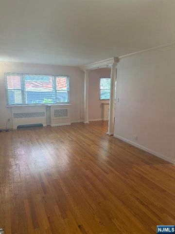 201 Oakdene Place C00E2, Cliffside Park, NJ 07010