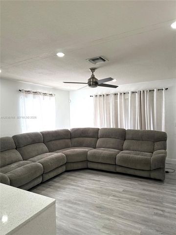 2432 SW 99th Way, Miramar, FL 33025