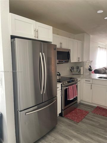 2432 SW 99th Way, Miramar, FL 33025