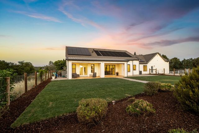 3050 Rattlesnake Rd, Newcastle, CA 95658