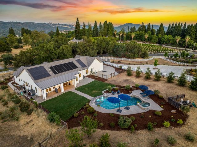 3050 Rattlesnake Rd, Newcastle, CA 95658