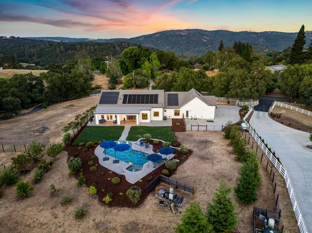 3050 Rattlesnake Rd, Newcastle, CA 95658
