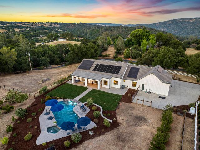 3050 Rattlesnake Rd, Newcastle, CA 95658