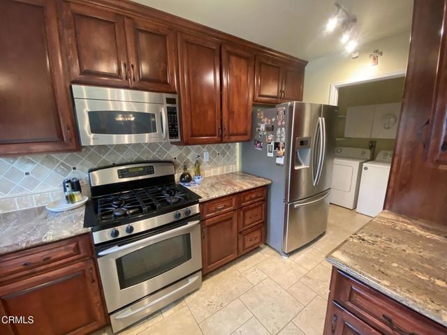 1425 Calle Lozano, Camarillo, CA 93012