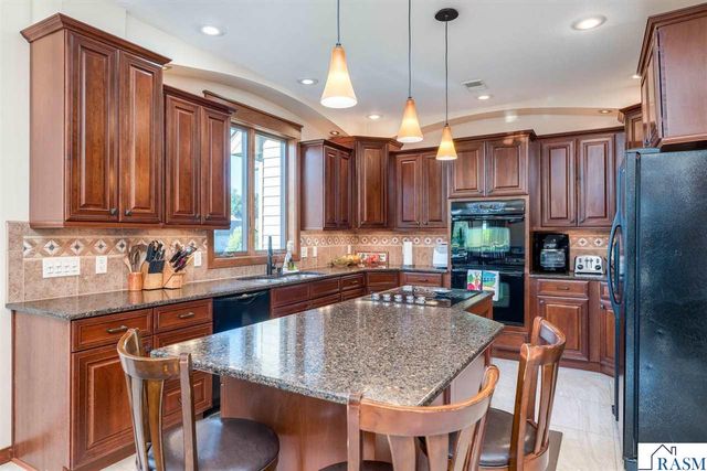 116 Rosewood Drive, Mankato, MN 56001